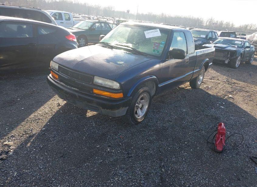 Photo 2 of 1999 Chevrolet S-10 LS (VIN 1GCCS19X8X8176982)