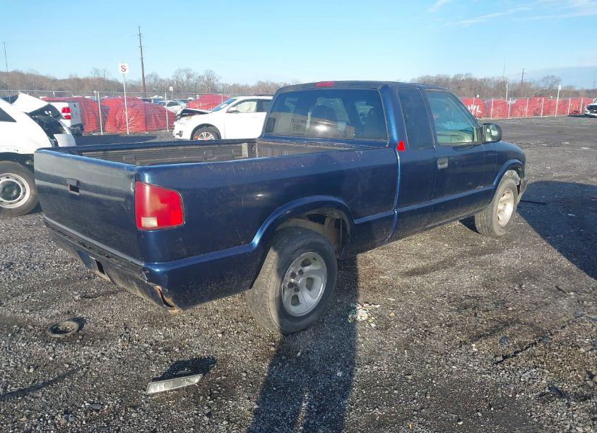 Photo 4 of 1999 Chevrolet S-10 LS (VIN 1GCCS19X8X8176982)