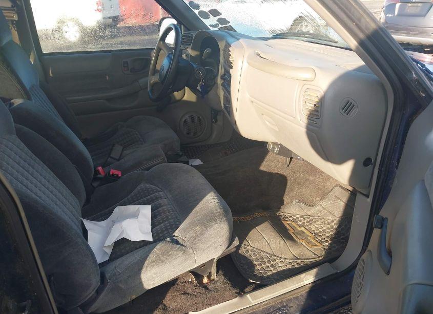 Photo 5 of 1999 Chevrolet S-10 LS (VIN 1GCCS19X8X8176982)