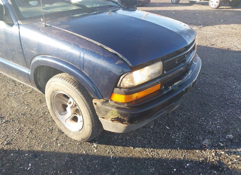 Photo 6 of 1999 Chevrolet S-10 LS (VIN 1GCCS19X8X8176982)