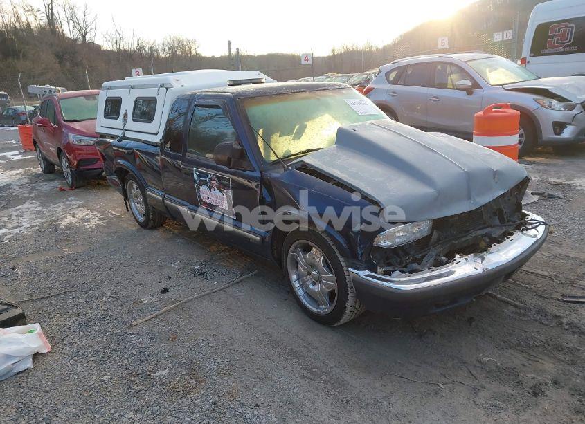 2003 Chevrolet S-10 LS (VIN 1GCCS19X938207540) main photo