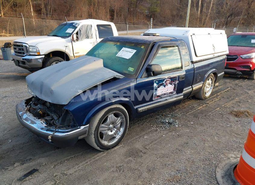 Photo 2 of 2003 Chevrolet S-10 LS (VIN 1GCCS19X938207540)