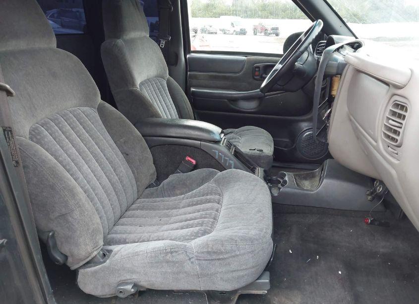 Photo 5 of 2003 Chevrolet S-10 LS (VIN 1GCCS19XX38122979)