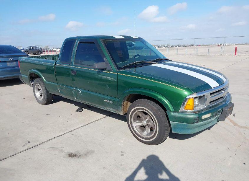 1997 Chevrolet S-10 LS FLEETSIDE (VIN 1GCCS19XXVK146074) main photo