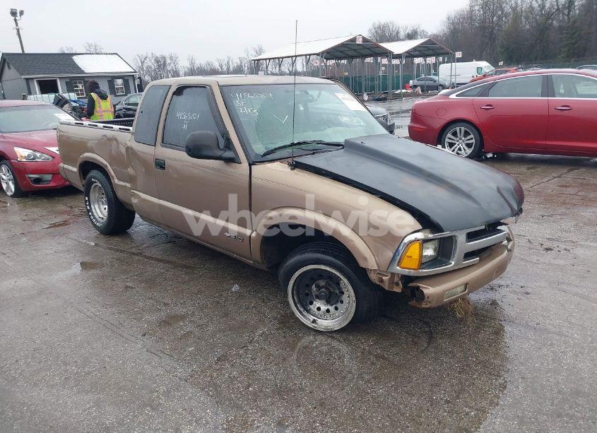 1997 Chevrolet S-10 LS FLEETSIDE (VIN 1GCCS19XXVK155471) main photo