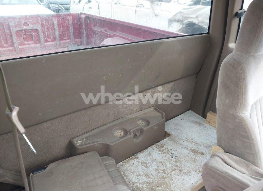 Photo 8 of 1999 Chevrolet S-10 LS (VIN 1GCCS19XXX8121563)