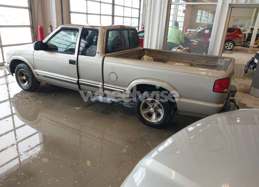Photo 3 of 1999 Chevrolet S-10 LS (VIN 1GCCS19XXX8176546)