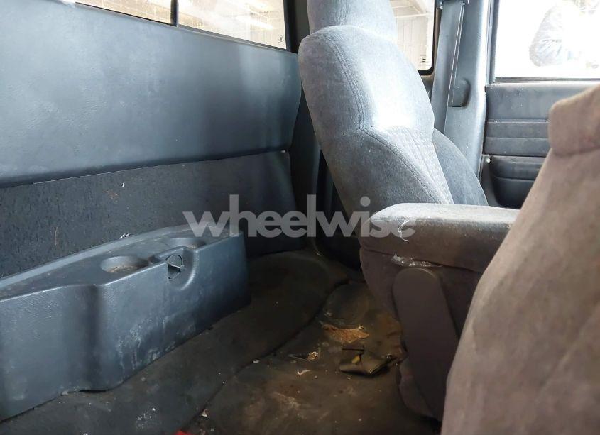 Photo 8 of 1999 Chevrolet S-10 LS (VIN 1GCCS19XXX8176546)