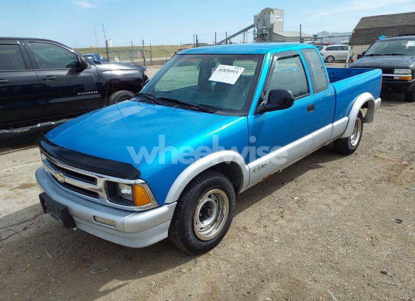 Photo 2 of 1995 Chevrolet S TRUCK S10 (VIN 1GCCS19Z4SK107915)