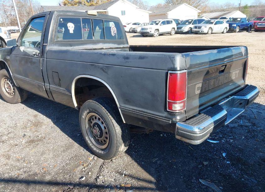 Photo 3 of 1988 Chevrolet S TRUCK S10 (VIN 1GCCT14R9J2209164)