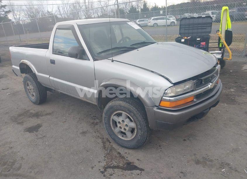 1999 Chevrolet S-10 LS (VIN 1GCCT14W6X8100432) main photo