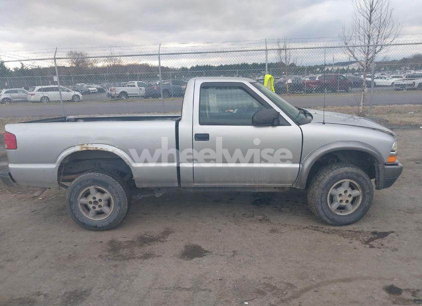 Photo 13 of 1999 Chevrolet S-10 LS (VIN 1GCCT14W6X8100432)