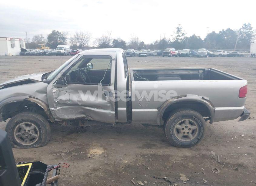 Photo 14 of 1999 Chevrolet S-10 LS (VIN 1GCCT14W6X8100432)