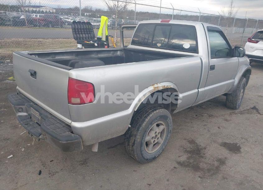 Photo 4 of 1999 Chevrolet S-10 LS (VIN 1GCCT14W6X8100432)