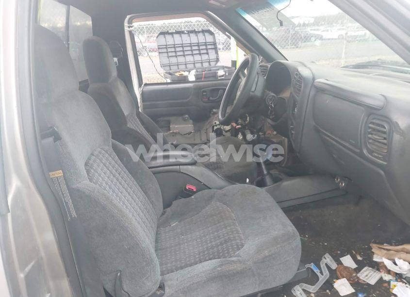 Photo 5 of 1999 Chevrolet S-10 LS (VIN 1GCCT14W6X8100432)