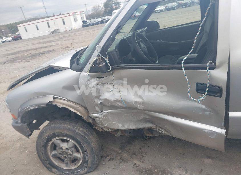 Photo 6 of 1999 Chevrolet S-10 LS (VIN 1GCCT14W6X8100432)