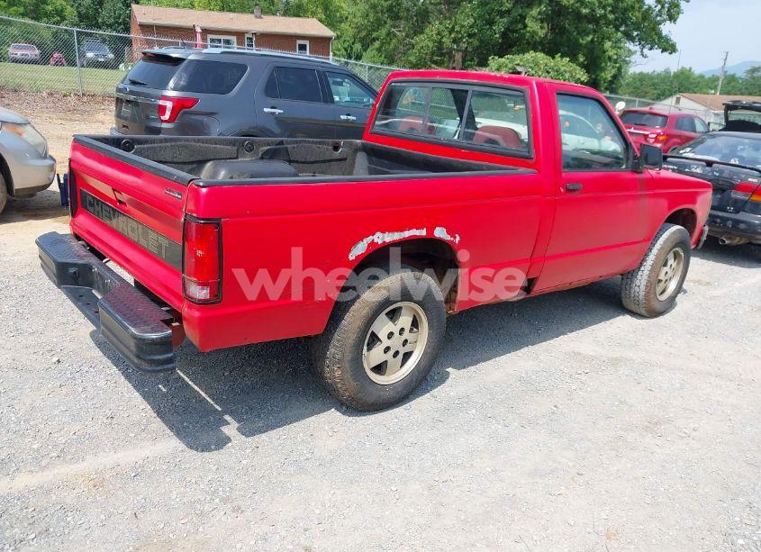 Photo 4 of 1992 Chevrolet S TRUCK S10 (VIN 1GCCT14ZXN8174072)