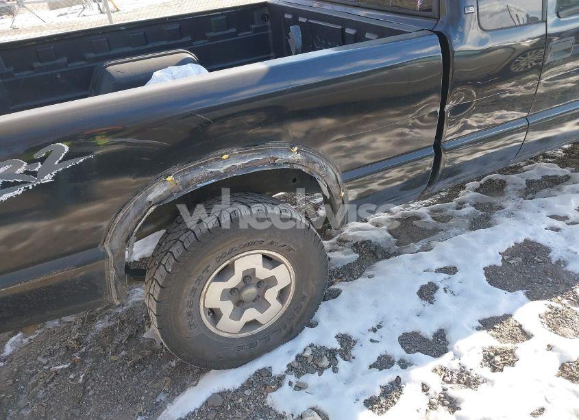 Photo 12 of 2000 Chevrolet S-10 LS (VIN 1GCCT19W2Y8160914)