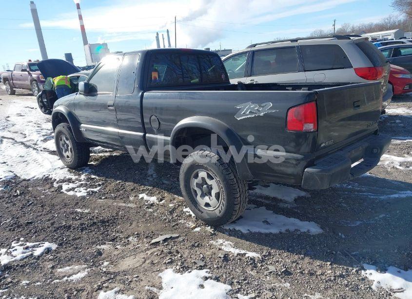 Photo 3 of 2000 Chevrolet S-10 LS (VIN 1GCCT19W2Y8160914)