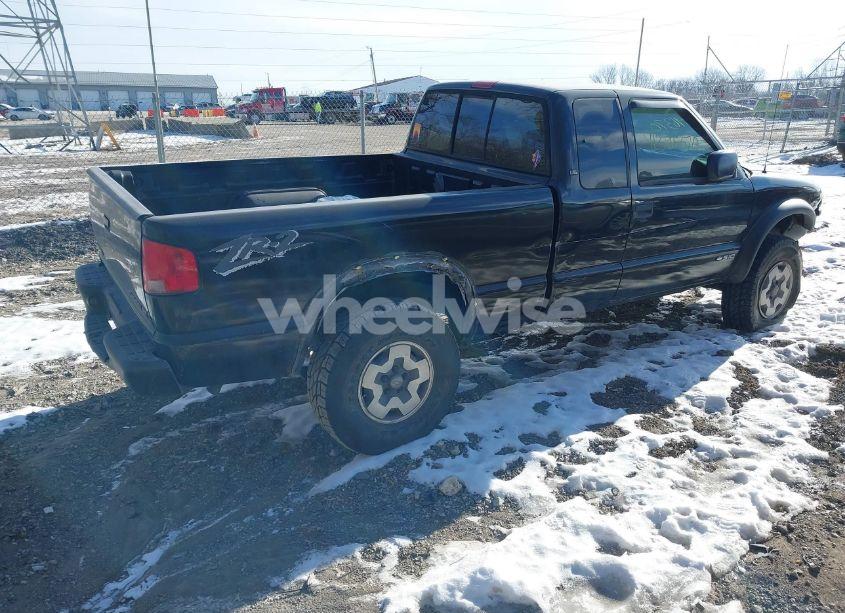 Photo 4 of 2000 Chevrolet S-10 LS (VIN 1GCCT19W2Y8160914)
