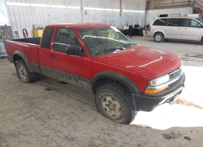 2000 Chevrolet S-10 LS (VIN 1GCCT19W2Y8282768) main photo