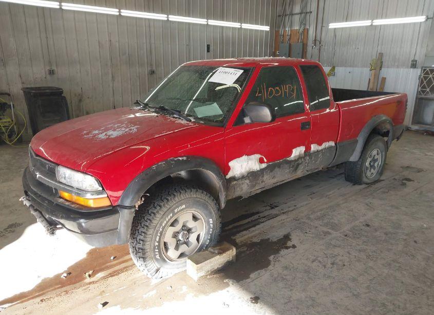 Photo 2 of 2000 Chevrolet S-10 LS (VIN 1GCCT19W2Y8282768)