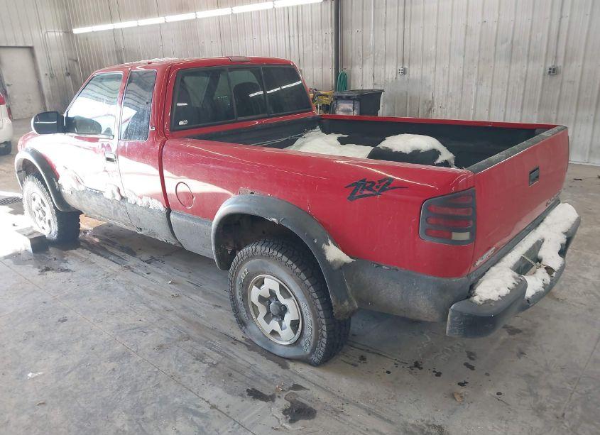 Photo 3 of 2000 Chevrolet S-10 LS (VIN 1GCCT19W2Y8282768)