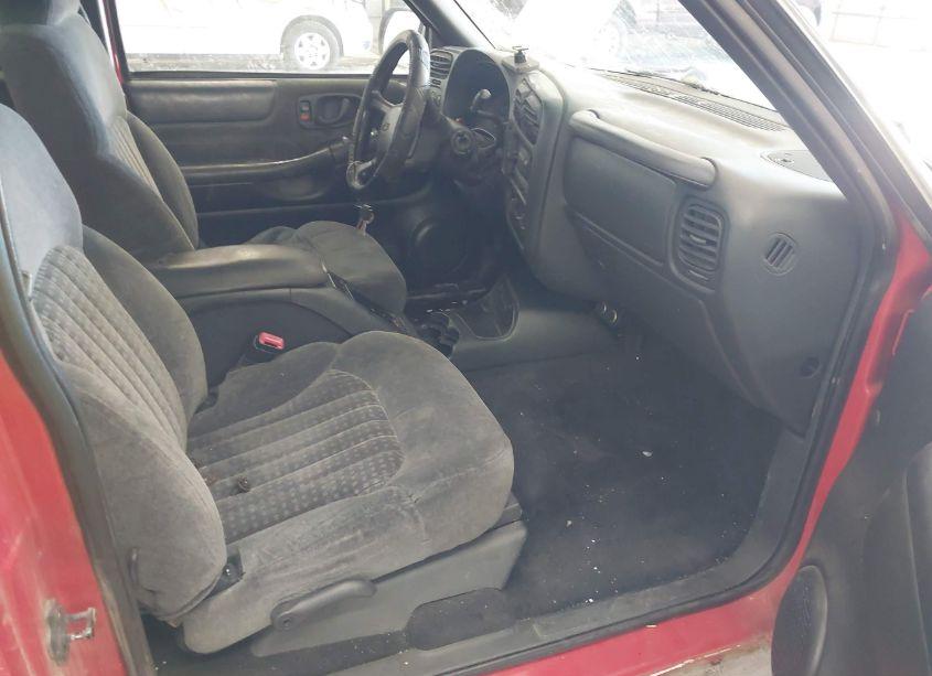 Photo 5 of 2000 Chevrolet S-10 LS (VIN 1GCCT19W2Y8282768)