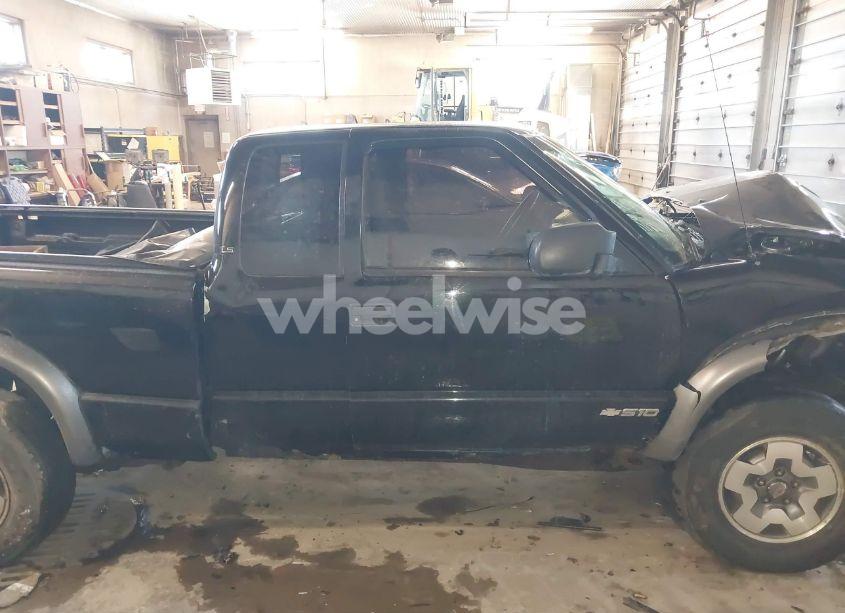 Photo 13 of 2002 Chevrolet S-10 LS (VIN 1GCCT19W328189054)