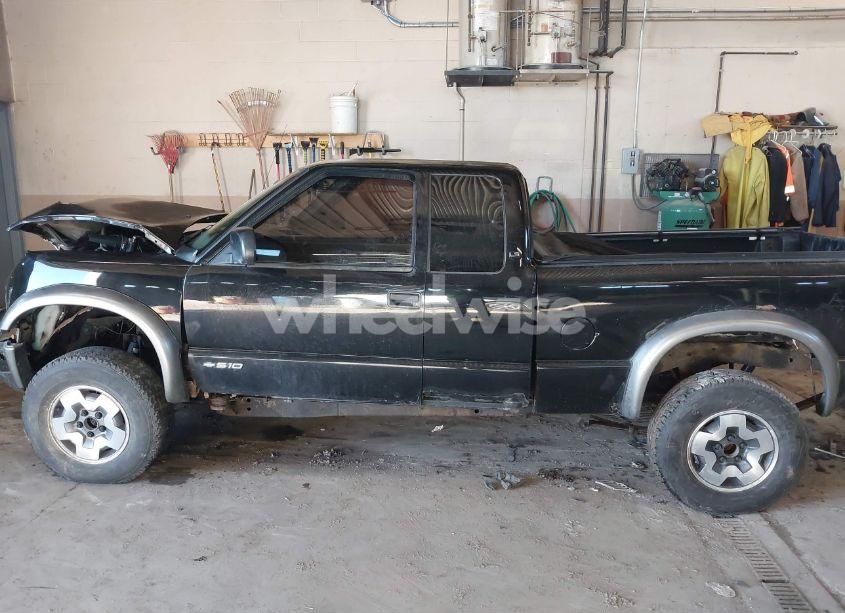 Photo 14 of 2002 Chevrolet S-10 LS (VIN 1GCCT19W328189054)