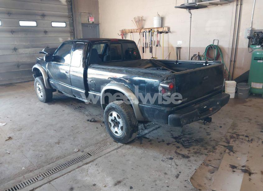 Photo 3 of 2002 Chevrolet S-10 LS (VIN 1GCCT19W328189054)