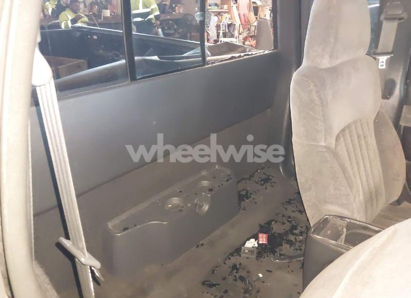 Photo 8 of 2002 Chevrolet S-10 LS (VIN 1GCCT19W328189054)