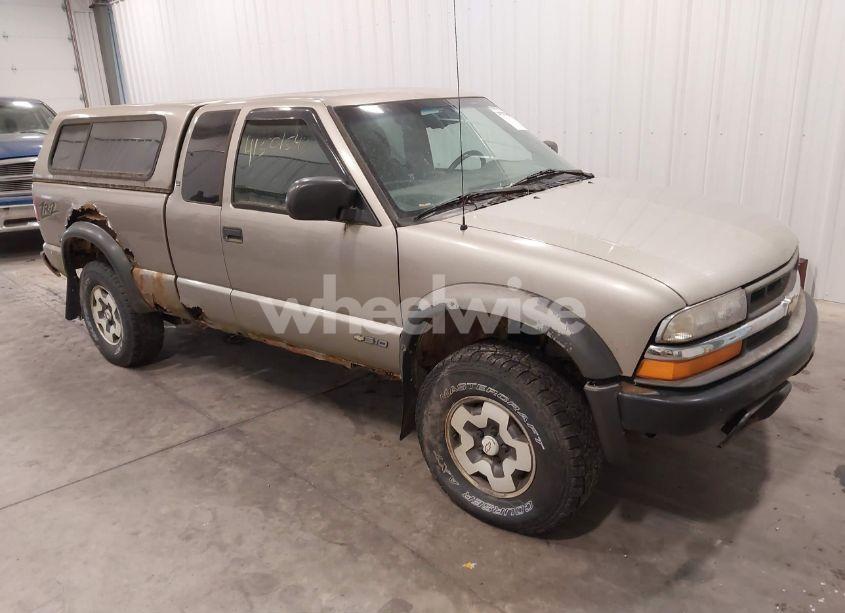 2000 Chevrolet S-10 LS (VIN 1GCCT19W3Y8241792) main photo
