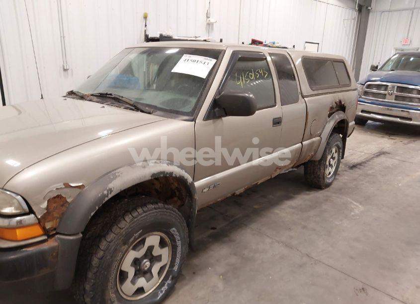 Photo 12 of 2000 Chevrolet S-10 LS (VIN 1GCCT19W3Y8241792)