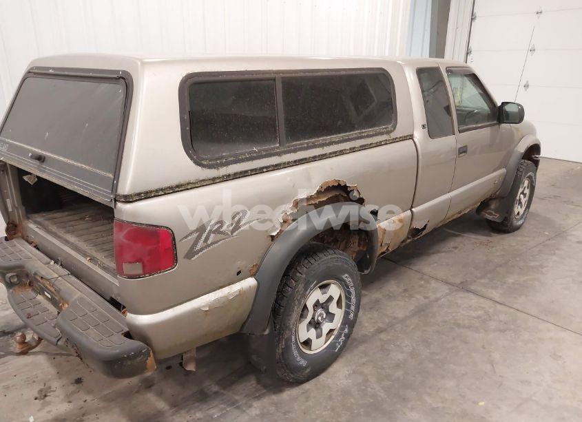 Photo 4 of 2000 Chevrolet S-10 LS (VIN 1GCCT19W3Y8241792)