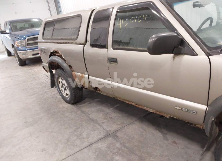 Photo 6 of 2000 Chevrolet S-10 LS (VIN 1GCCT19W3Y8241792)