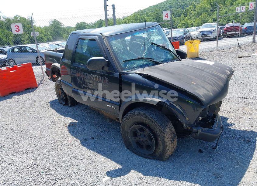 2001 Chevrolet S-10 LS (VIN 1GCCT19W518146365) main photo