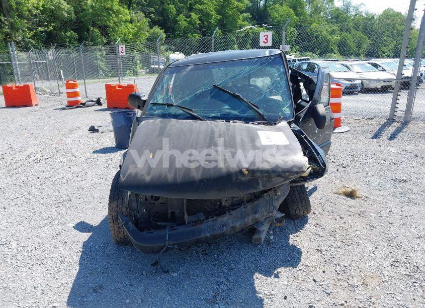 Photo 12 of 2001 Chevrolet S-10 LS (VIN 1GCCT19W518146365)