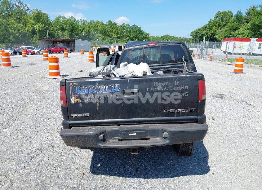 Photo 16 of 2001 Chevrolet S-10 LS (VIN 1GCCT19W518146365)