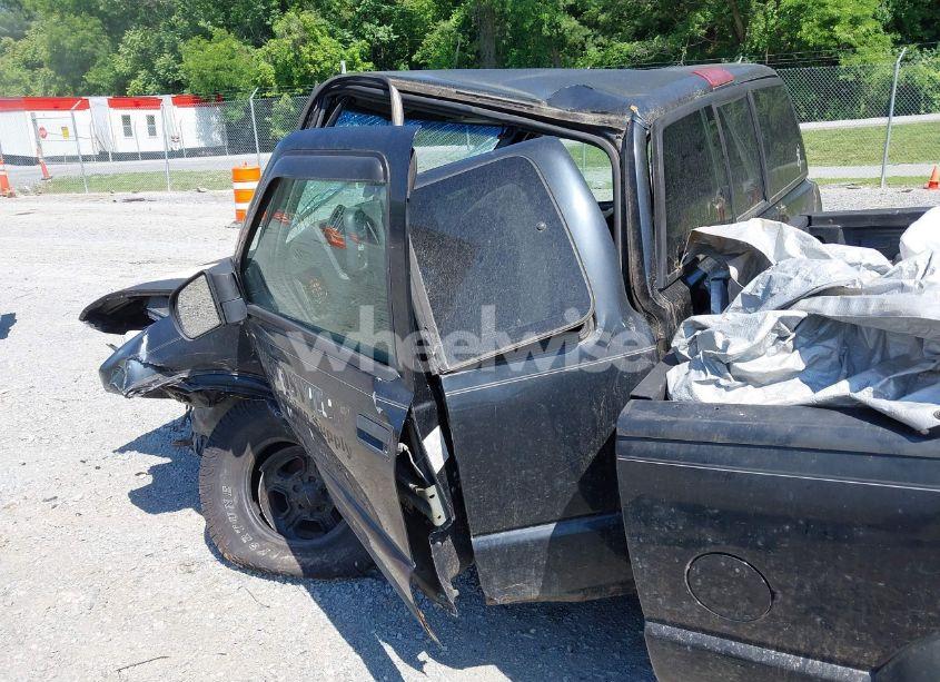 Photo 20 of 2001 Chevrolet S-10 LS (VIN 1GCCT19W518146365)
