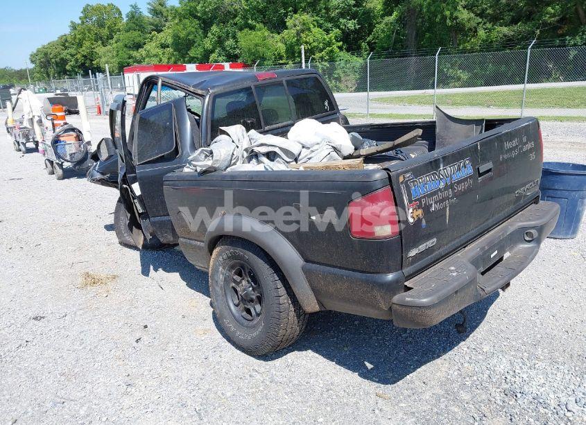 Photo 3 of 2001 Chevrolet S-10 LS (VIN 1GCCT19W518146365)