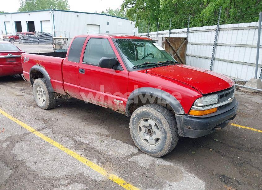 2002 Chevrolet S-10 LS (VIN 1GCCT19W528143452) main photo