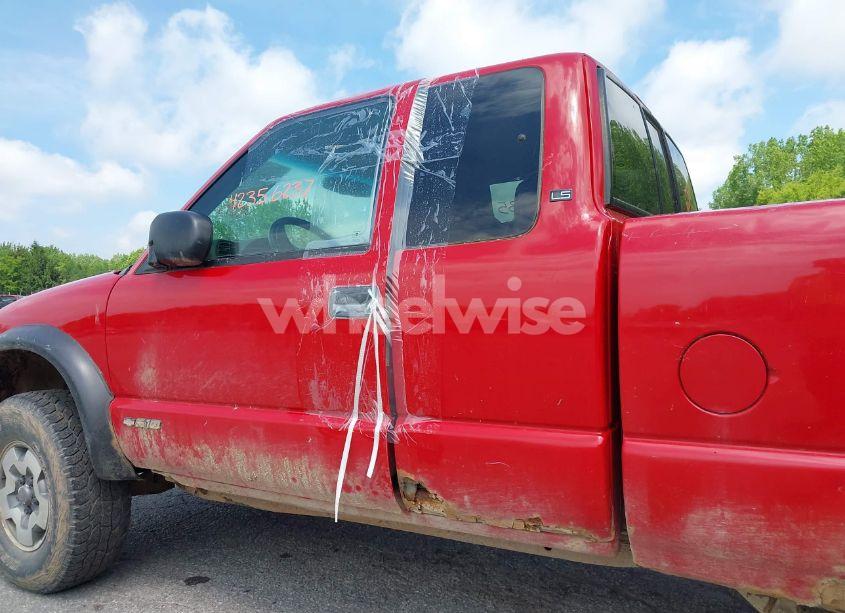 Photo 13 of 2002 Chevrolet S-10 LS (VIN 1GCCT19W528143452)