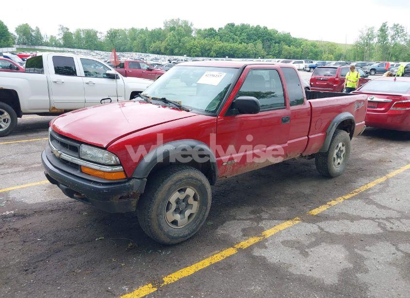 Photo 2 of 2002 Chevrolet S-10 LS (VIN 1GCCT19W528143452)