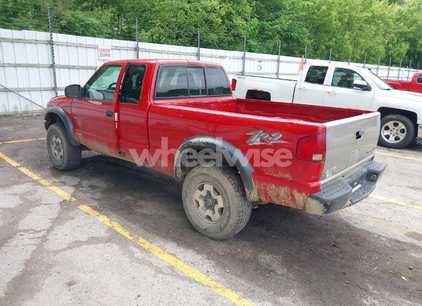 Photo 3 of 2002 Chevrolet S-10 LS (VIN 1GCCT19W528143452)