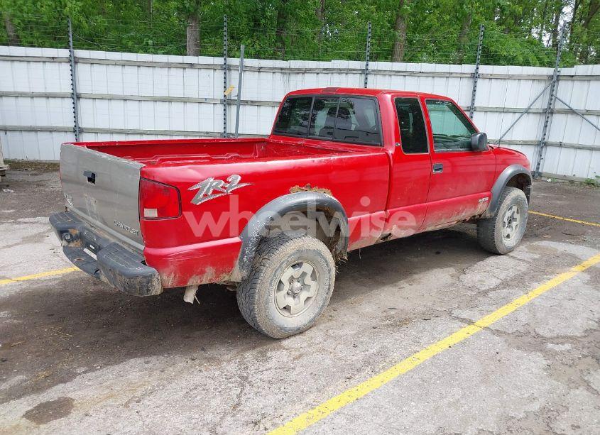Photo 4 of 2002 Chevrolet S-10 LS (VIN 1GCCT19W528143452)