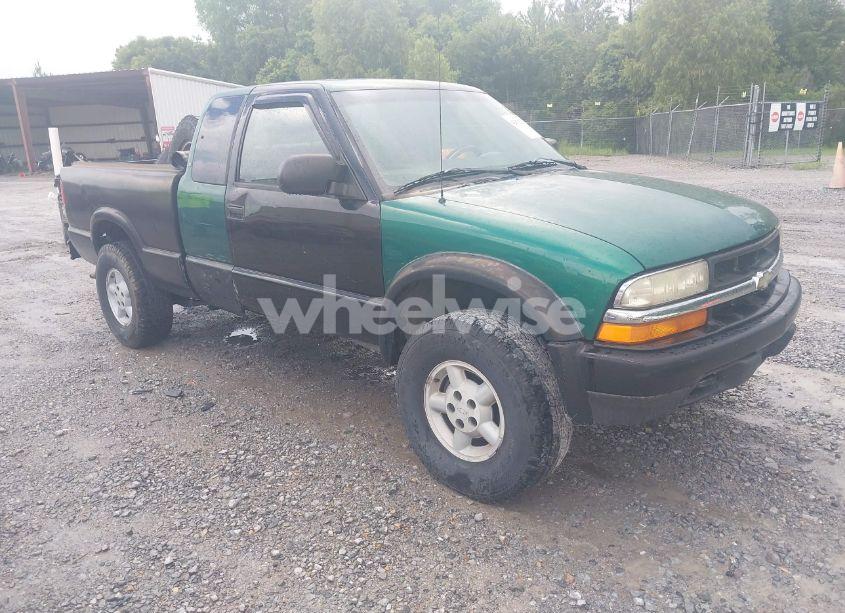 1999 Chevrolet S-10 LS (VIN 1GCCT19W5X8129364) main photo