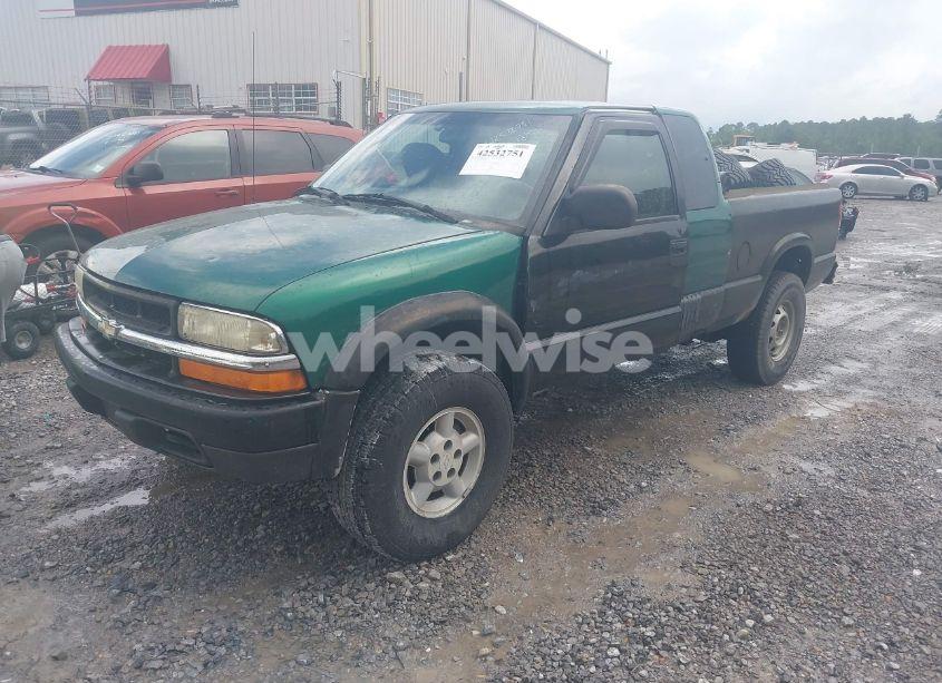 Photo 2 of 1999 Chevrolet S-10 LS (VIN 1GCCT19W5X8129364)