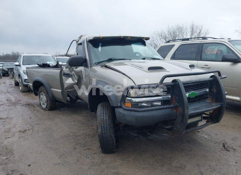 2000 Chevrolet S-10 LS (VIN 1GCCT19W5Y8126983) main photo