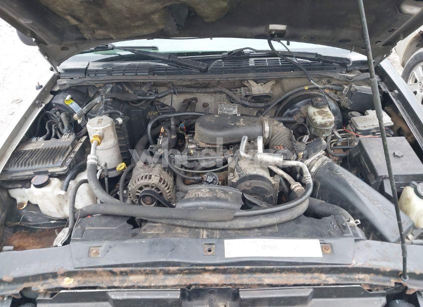 Photo 10 of 2000 Chevrolet S-10 LS (VIN 1GCCT19W5Y8126983)